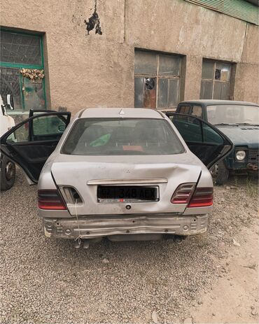 багаж мерс 210: Багажник капкагы Mercedes-Benz 2001 г., Колдонулган, түсү - Күмүш,Оригинал