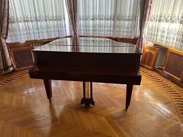 баян инструмент: - Ümumi təsvir: Salon tipli konsert royali. Klassik “grand piano”