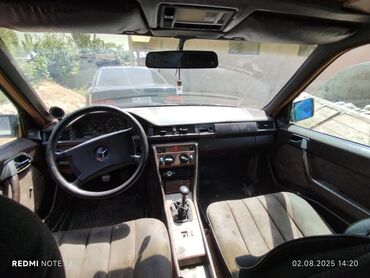 двигатель мерседес 124 2 2 бензин: Салон автомобиля Mercedes-Benz с механической коробкой передач
