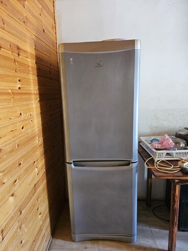 işlənmiş radiator: İşlənmiş 2 qapılı Indesit Soyuducu Satılır, rəng - Boz