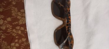 Naočare: Mackaste tigraste u braon boji i tamno zutoj. kupljene u italiji u