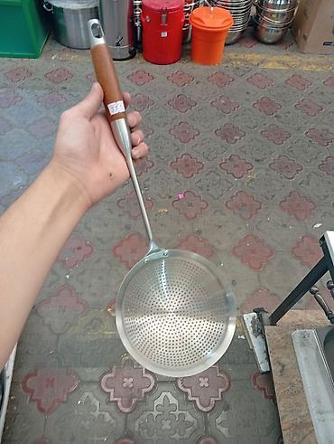 Шумовка/дуршлаговая ложка из нержавеющей стали с перфорацией и at lalafo.kg Шумовка/дуршлаговая ложка из нержавеющей стали с перфорацией и