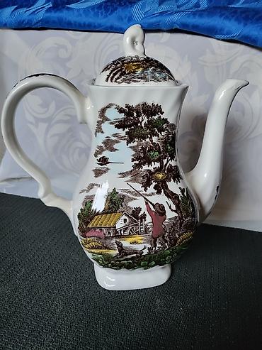 Ostali antikviteti: Engleski cajni multicolor servis The Hunter Myott iz 1982 godine. Sve — 16