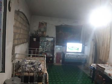 1 комнатная студия: Satılır: Həyət evi (şəkillərdə göstərilən) 4 otaqli evdi15 sot — 1