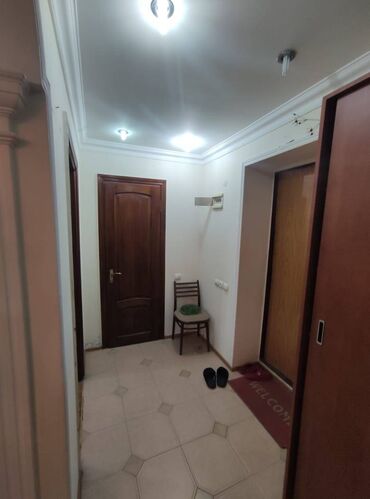 Uzunmüddətli kirayə mənzillər: Əcəmi metrosuna yaxın 9 mertebeli binanın 7-ci mərtəbəsində yerləşən — 15