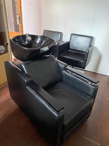 krevet fioka za decu: Na prodaju kompletna oprema za frizerski salon 2 držača za noge 2 — 1