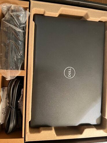 Dell: Dell 15.6 ", Intel Core i5, 256 GB