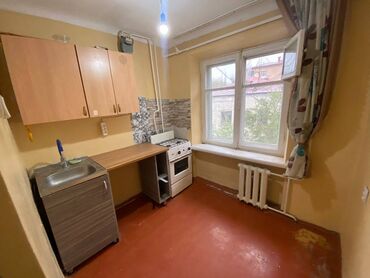 2 комнатные квартиры в бишкеке продажа: 2 бөлмө, 44 кв. м, Жеке план, 4 кабат, Эски ремонт