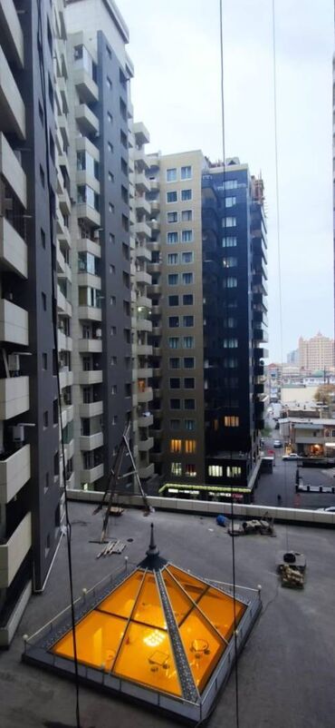 Kommersiya daşınmaz əmlakının satışı: Nizami mall 17 mərtbəli yeni tikili binanın 3 cü mərtəbəsində yerləşən — 2