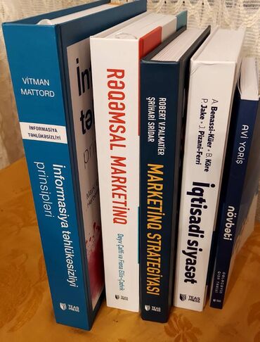 Kitablar, jurnallar, CD, DVD: Marketinq və iqtisadiyyat kitabları. Hamsı 100 manata. Ayrılıqda