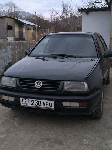 civic 8: Volkswagen Vento: 1992 г., 1.8 л, Механика, Бензин, Седан