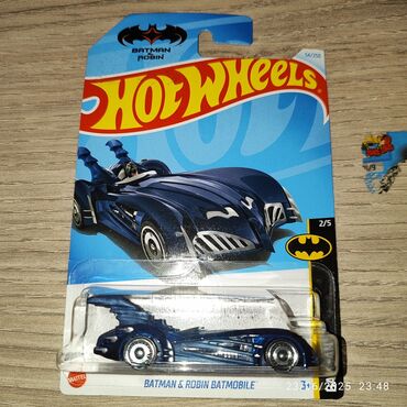 3d eyneklerin qiymeti: Qiymət------->6.5 manat Hot wheels Batman&Robin