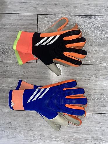 латексные: Вратарские перчатки Adidas Predator (серия без застёжки) обе отдам за — 1