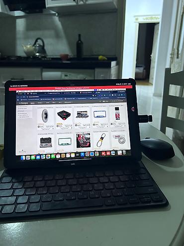 Honor Pad 10 1-2 defe istifade olunub. Uzunde qoruyucu var