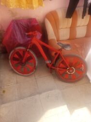 трехколесный велосипед для взрослых: Qırmızı rəngdə şəhər/dağ tipli velosiped. Xüsusiyyətlər: -