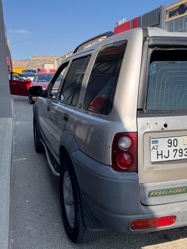 disklər təkərlər: Land Rover Freelander ES – gümüş rəngli, 5 qapılı kompakt SUV