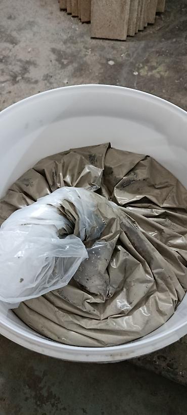 konteyner satilir: 2ədəd 25 kg qəhvəyi rəngli fasad emusiya artıq qaldığı üçün dəyərindən — 2