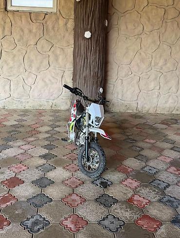 Motosikletlər: Pit bike tipli kiçik ofrood motosiklet Xüsusiyyətlər: - Ofrood üçün — 3