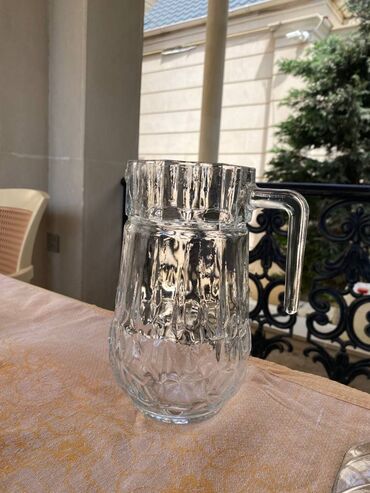 Qrafinlər və səhənglər: Su qabı 2 L