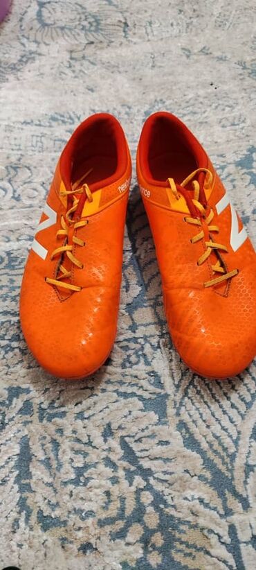 шипы на обувь: Продаются футбольные бутсы с шипами, оригинал фирмы New Balance