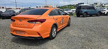 лумумбы: Аренда Саната Кожожош Автомобиль Hyundai Sonata яркого оранжевого — 8