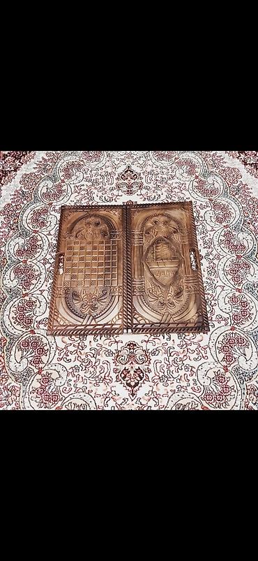 Nərdlər: Ağacdan oyma nərd/şahmat lövhəsi dəsti.Hediyyelik əl işi olan qoz — 4