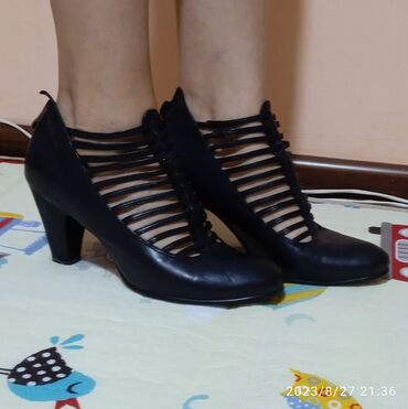 женские черные кожаные туфли: Туфли 38, цвет - Черный