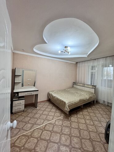 Посуточная аренда квартир: 3 комнаты, Душевая кабина, Постельное белье, Парковка — 15