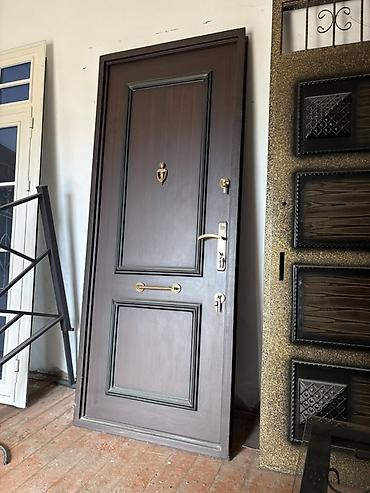 qapı bəzəkləri: Qapinin ölçüsü 95 eni 2.30 hundurluyu iceri sola acilir.listi temiz — 1