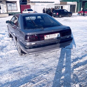 машина на час: Mazda 626: 1989 г., 2 л, Механика, Бензин, Хэтчбэк