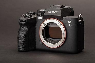 sony linza: Sony A7 Mark IV (E-mount) tam kadr güzgüsüz fotoaparat gövdəsi — 1
