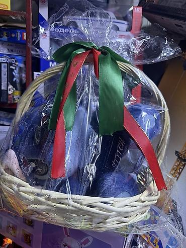 Подарки и сувениры: Подарочные наборы с игрушками в плетёных корзинах. Описание: - — 1