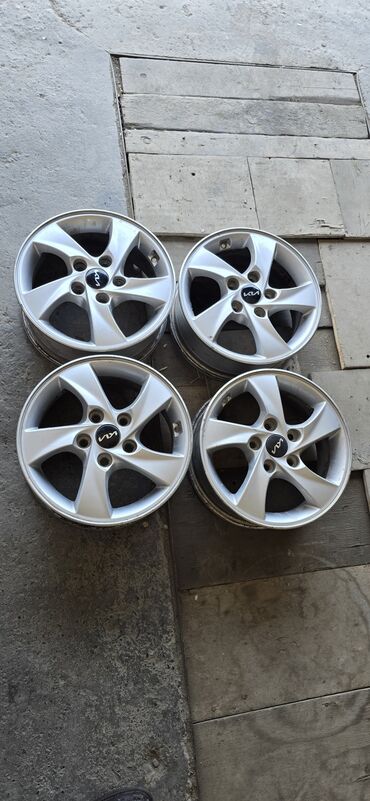 4 təkərli: İşlənmiş Disk təkər Hyundai R 15, 5 Boltlu