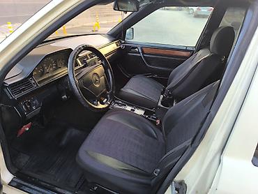 Mercedes-Benz E 250: 2.5 l | 1994 il Sedan