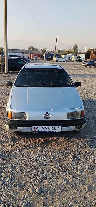 atego 818: Volkswagen Passat: 1988 г., Механика, Бензин, Седан — 1