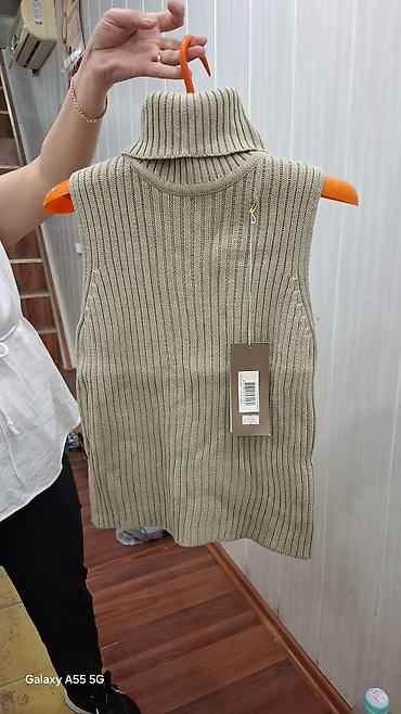 Трикотажные жилеты: Женская одежда — несколько моделей. все по 200с 1) Безрукавка/жилет с — 36