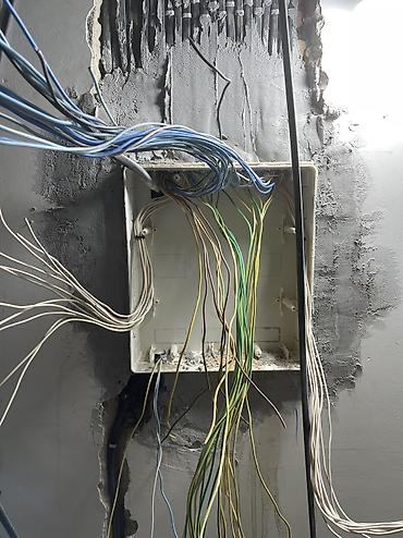 Электрики: Электрик | Монтаж проводки, Перенос электроприборов, Прокладка, замена кабеля Больше 6 лет опыта — 9