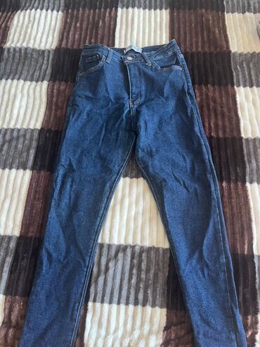 Çəkmələr: Satılır hər biri ucuz qiymətə . Qara kurtka və qara şalvarheç — 20