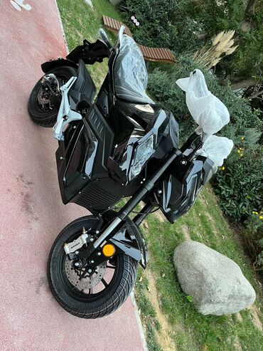 Motosikletlər: Elektrik motosiklet – şəhər üçün idman üslublu “naked” dizayn 0 km — 8