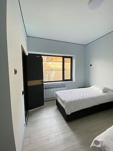 Продажа коттеджей и домов: 🏡 ҮЙ САТЫЛАТ 📍 Дареги: Манас шаары, Курманбек Аянты: 6 сотых Бөлмө — 13