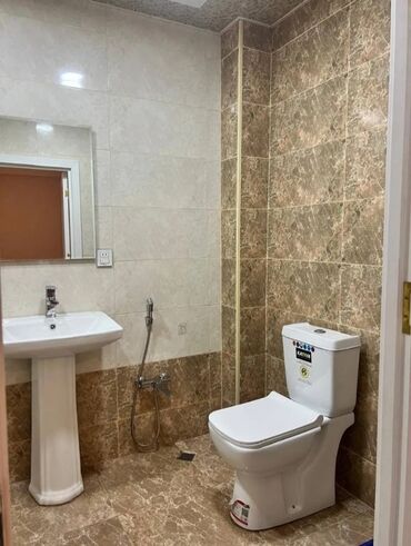 Долгосрочная аренда квартир: Tecili Qarayev metrosunun yaninda 2 otaqli bina evi kiraye verilir ici