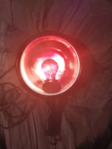 лампа икея: Продам рефлектор с лампой накаливания красного цвета. используется в