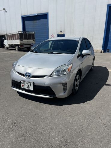 аренда авто с выкупом: Toyota Prius: 2014 г., 1.8 л, Автомат, Гибрид, Хэтчбэк