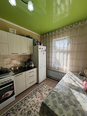 Продажа коттеджей и домов: Продаю дом 5 комнат, с ремонтом 100 кв. м, в центре г. Орловка. Уч — 12