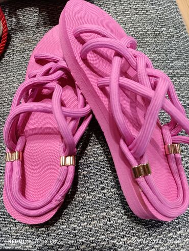 Slippers: Beach slippers, 37