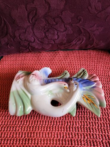Figurice i makete: Porcelanska nova figura 70te. Figura,vaza. bez — 8