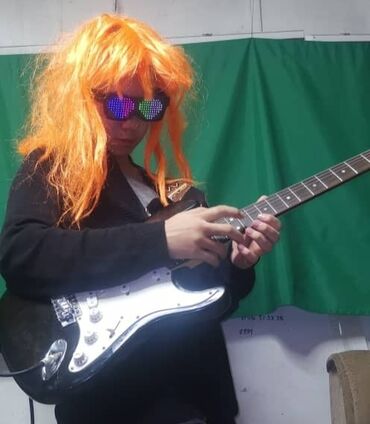 Гитары: Strat новый + полный комплект для счастья: комбик 20W + зимний чехол +