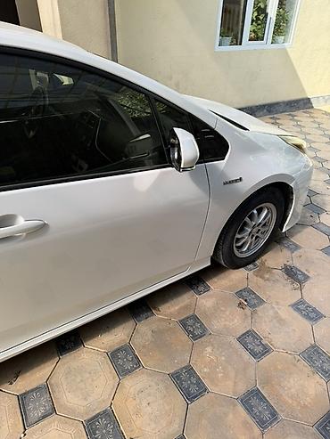Toyota: Toyota Prius: 2018 г., 1.8 л, Автомат, Гибрид, Хэтчбэк — 4