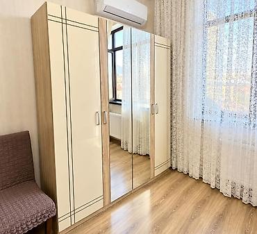 Dolab satılır – 250 AZN Ünvan: Xırdalan, AFA 1075 Eni: 2 m 40 sm