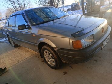 Volkswagen: Volkswagen Passat: 1988 г., 1.8 л, Механика, Бензин, Седан